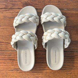 Banana Republic Braided Leather Sandal in “Almond” - EUC